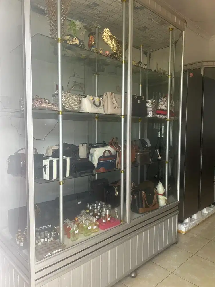 Etalase 4 tingkat besar