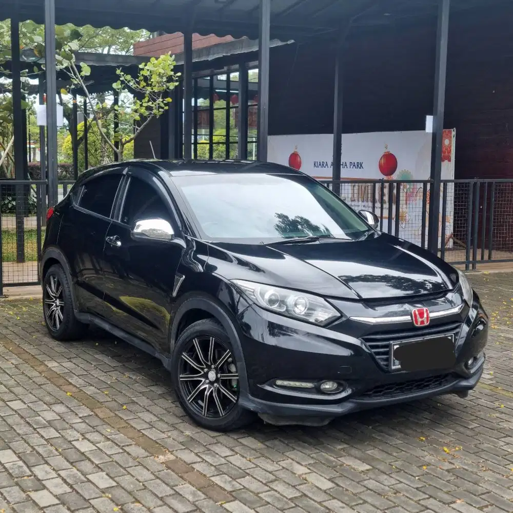 HONDA HR-V 1.5 E AT – HITAM – KONDISI TERAWAT & SPORTY
