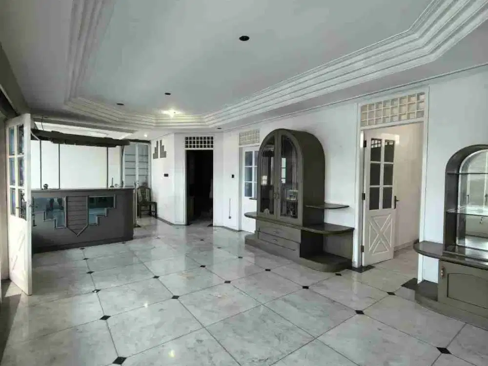 Dijual Cepat Rumah 3lt cocok untuk kost di Gajah Mada