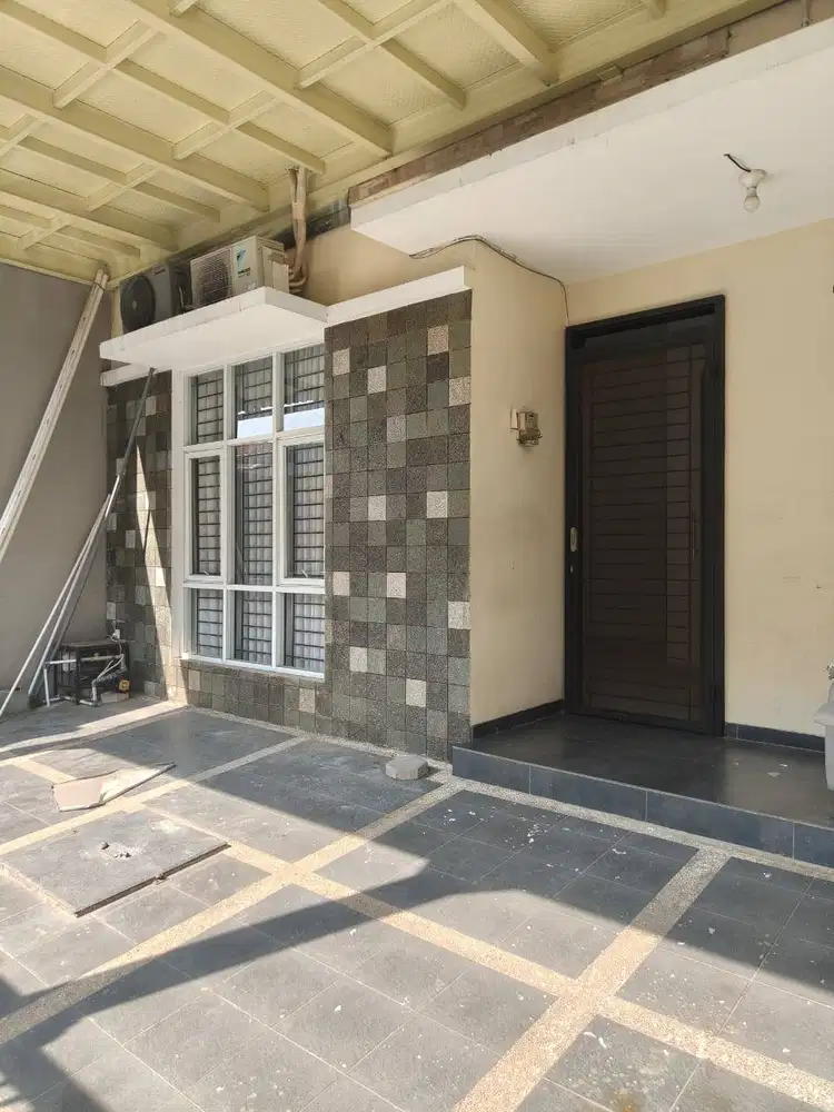 Disewakan Rumah 2 Lantai dalam Komplek AMAN Siap Pakai di Mekarwangi