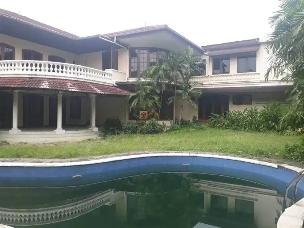 Strategis Jual Rumah 2,5Lt. Unfurnished di Bukit Golf Pondok Indah Fasilitas Kolam Renang Pribadi, Bebas Banjir Dekat ke Mall Pondok Indah, MRT & Tol