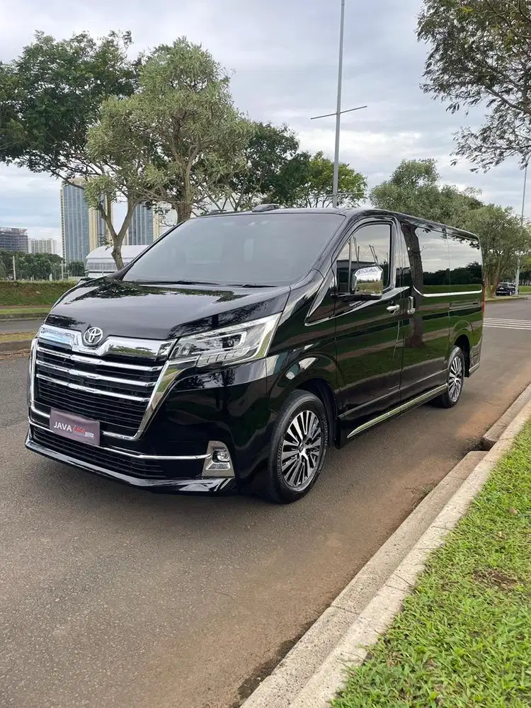 Toyota Granace 8 seaters 2023