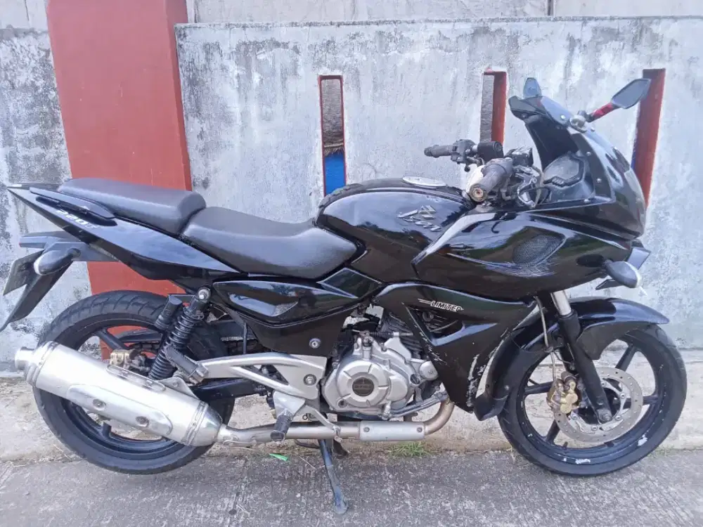 Bajaj Pulsar 220 cc