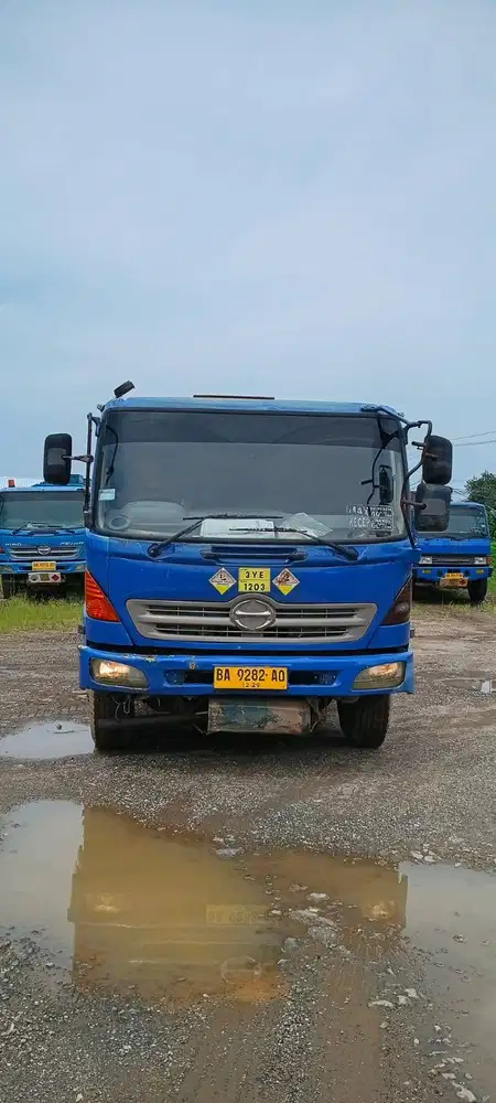 Dijual truck tangki Hino FG 235 JK tahun 2012