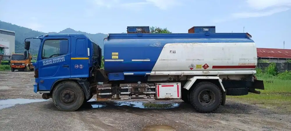 Dijual truck tangki Hino FG 235 JK tahun 2012
