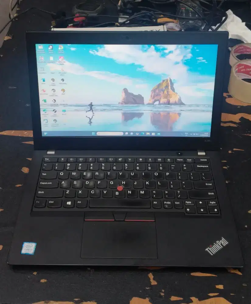 Lenovo thinkpas X280 Core i7-8550/Ram 16gb/ SSD 256gb/Layar 13 inch