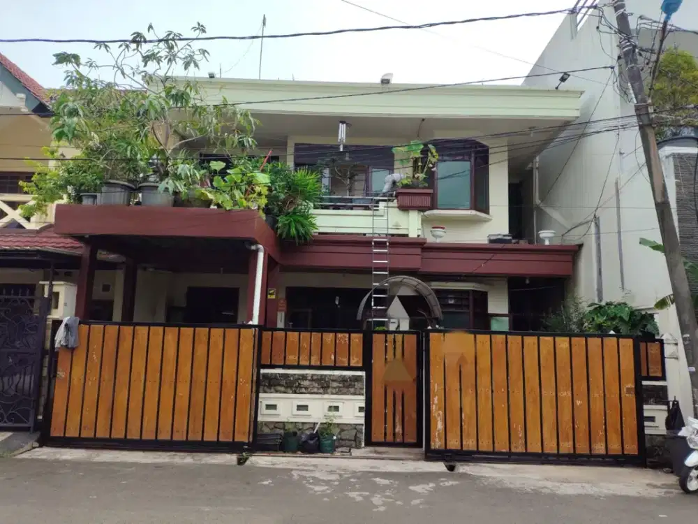 Rumah Terawat dan Bebas Banjir di Taman Aries jakarta barat