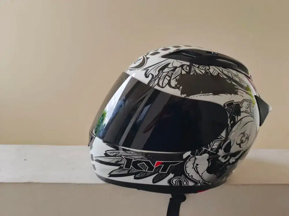 HELM KYT RC7 MASIH BARU 1 BULAN PEMAKAIAN