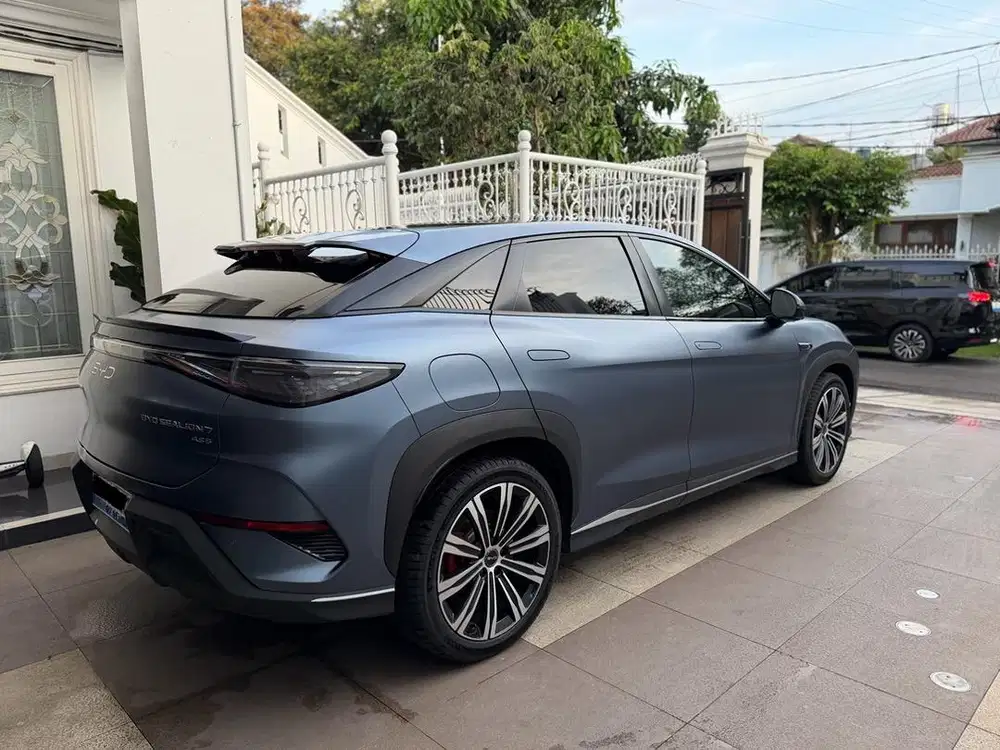 Byd Sealion 7 Performance TT Rolex atau barter Jam Lainnya