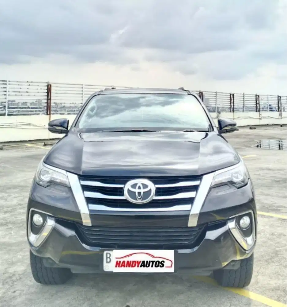 Toyota Fortuner VRZ Tahun 2017 Automatic Hitam Metalik