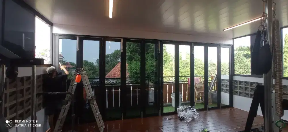 Kaca Film one way miror kacafilm peredam panas lantai atas gym center