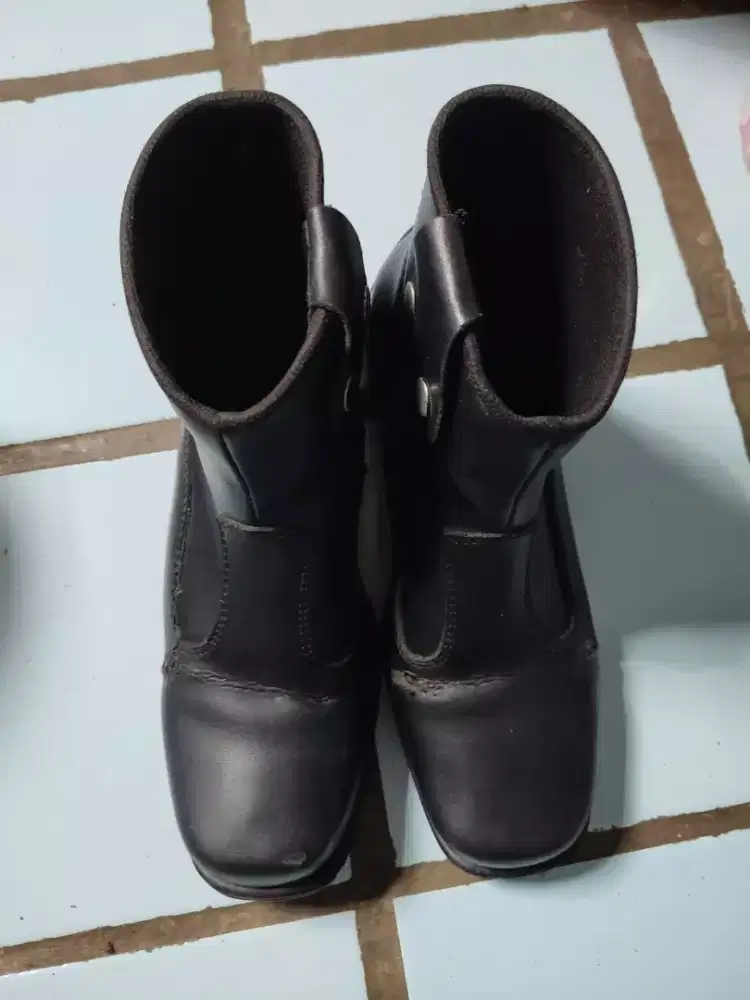 Jual 4 pasang sepatu