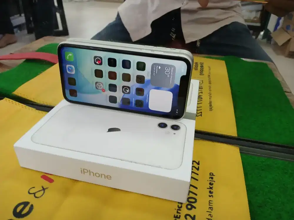 Iphone 11 128 gb resmi Ibox PA/A mulus lengkap no minus