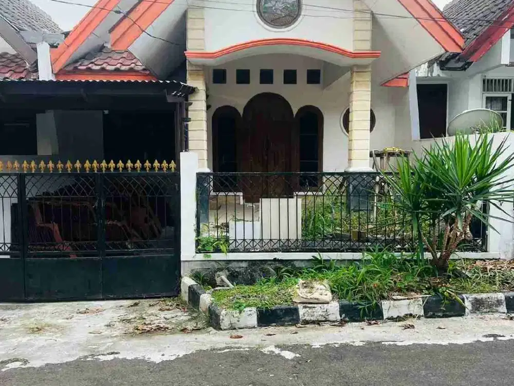 Jual harga miring rumah di Taman Yasmin sektor 1.