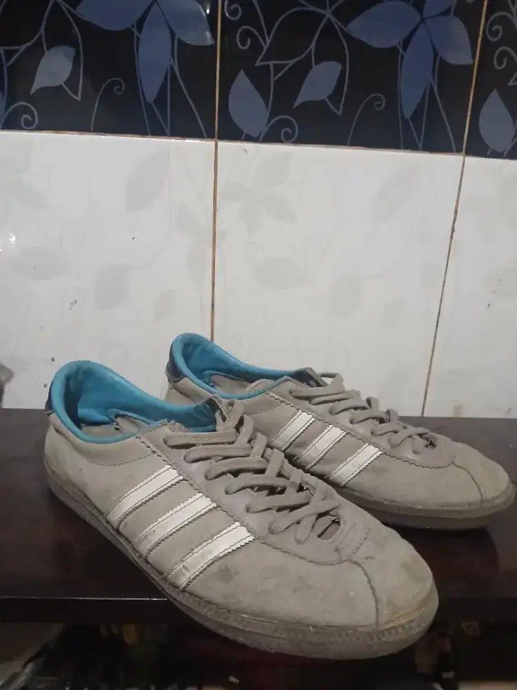 Adidas london grey