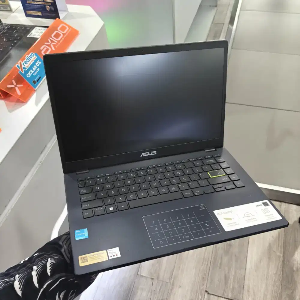 ASUS VIVOBOOK RAM 8GB SSD 256GB SIAP PAKAI