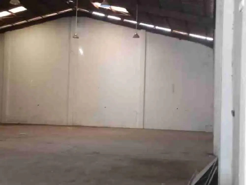 Disewakan Gudang Kavling DPR Cipondoh