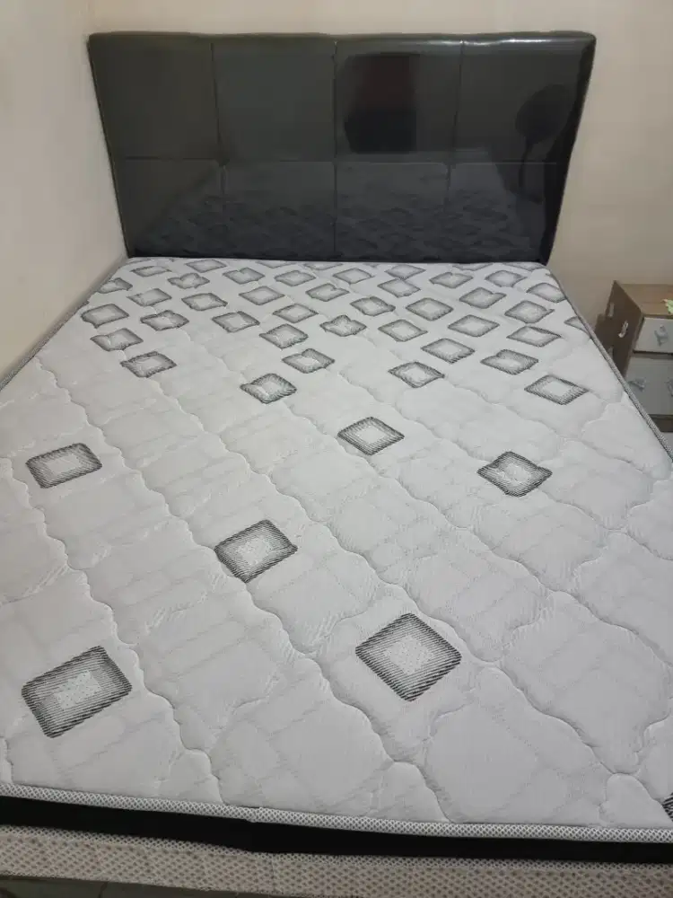 SPRING BED + DIPAN 160 X 200 QUEEN SIZE ,MERK OLYMPBED