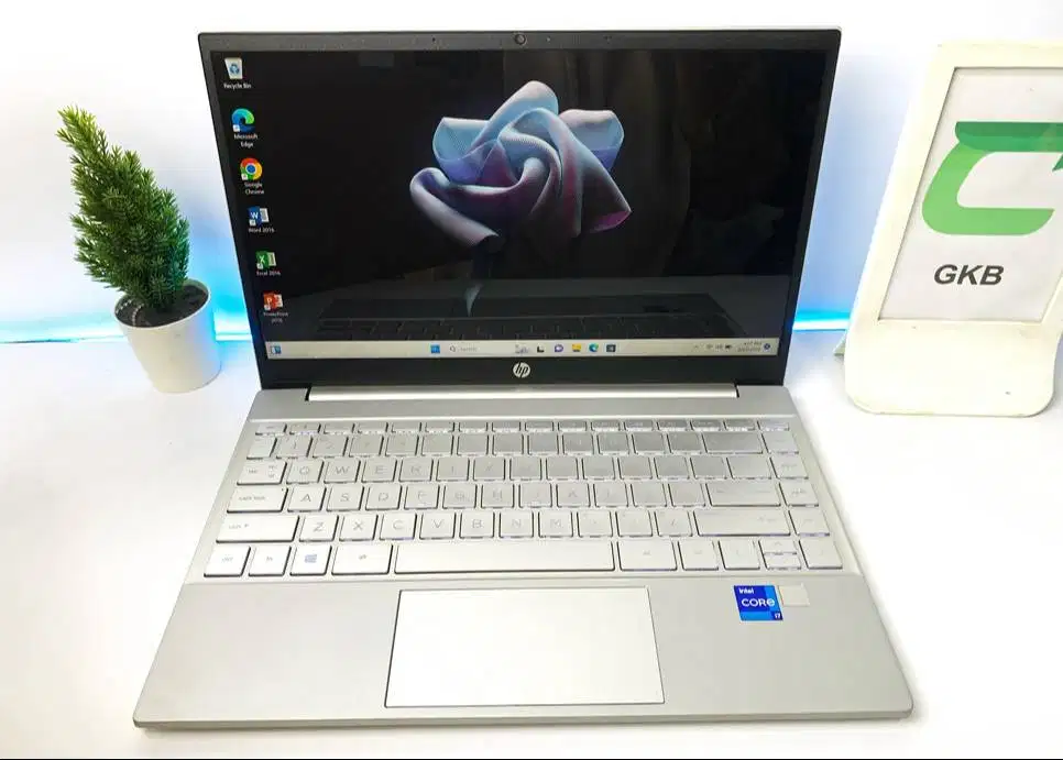UltraBook HP Pavilion 13 core i7 1165G7 bodi slim futuristik performa