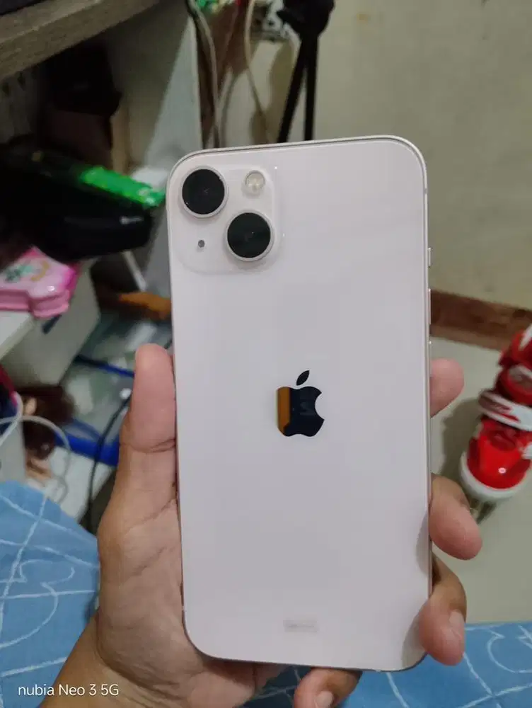 Hp Iphone 13 warna pink