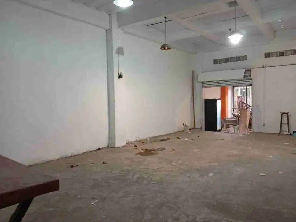 Disewakan Ruang Usaha atau Gudang Kecil Lokasi depan Sekolah daerah Moh. Toha
Cocok untuk gudang penyimpanan, home industry dll