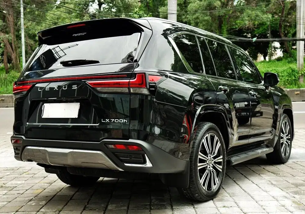 Lexus LX 700 h tahun 2025