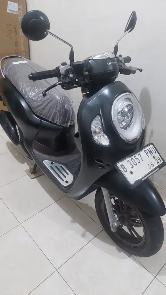 SCOOPY PRESTIGE 2024 GRESS LIKE NEW