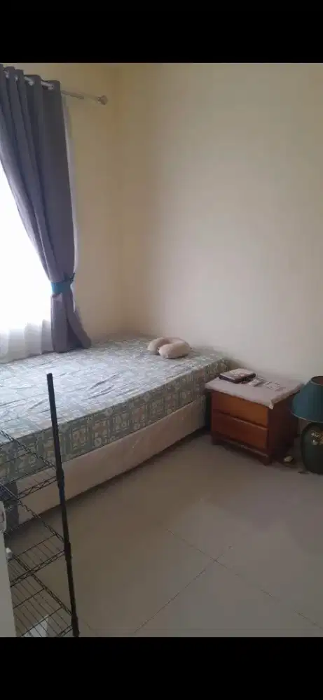 Disewakan townhouse Taman Paris Karawaci lantai 2