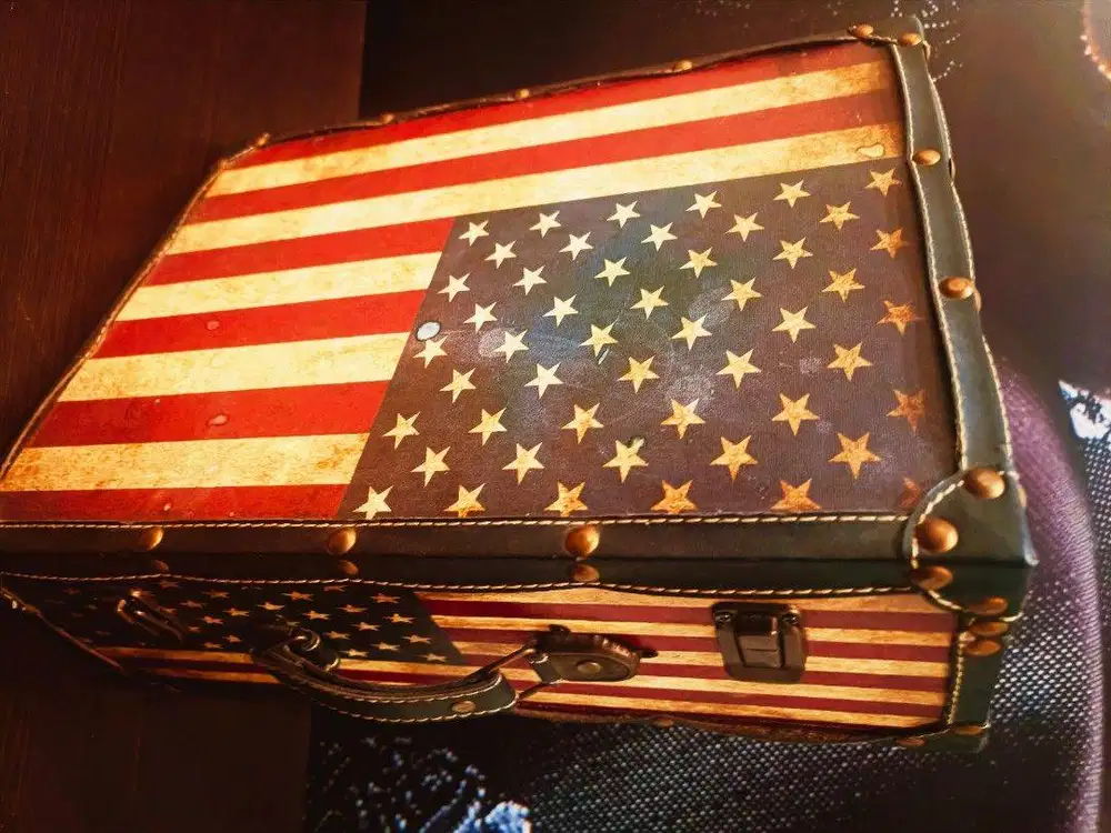 RARE COLLECTOR'S ITEM: PETI KOPER KAYU DEKORASI VINTAGE BENDERA AMERIK