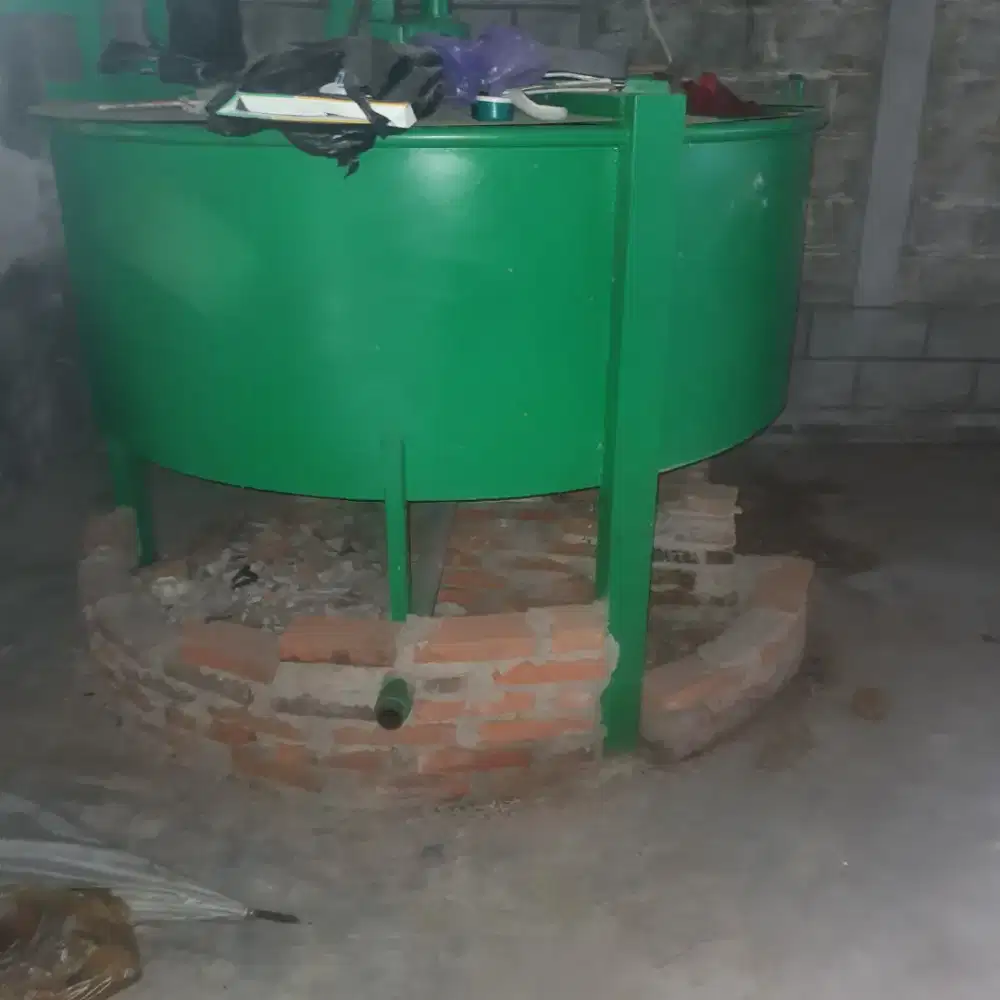 Mesin pengaduk atau mixer cairan dan penggeraknya