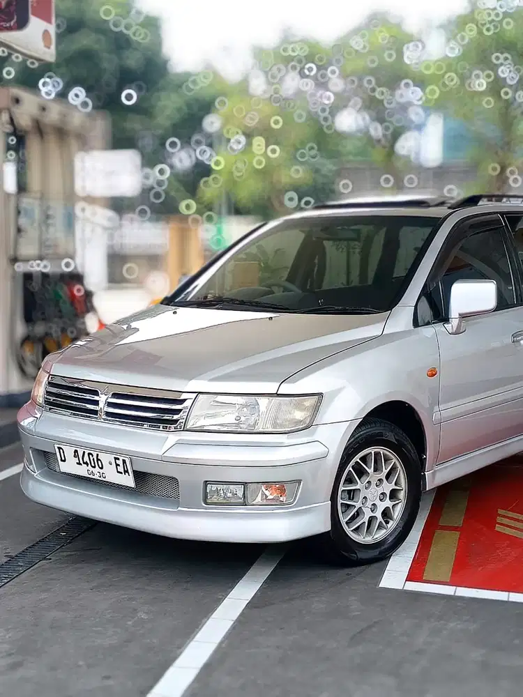 Mitsubishi Chariot Grandis At  2000 Silver