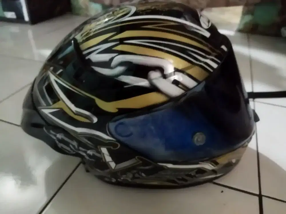 Helm udh lama ga ke pake, masih mulus rahayu
