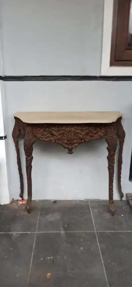 Meja Marmer Rangka Besi Kuno