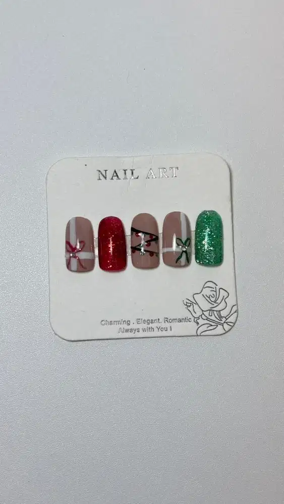 PRESS ON NAIL MODEL 5