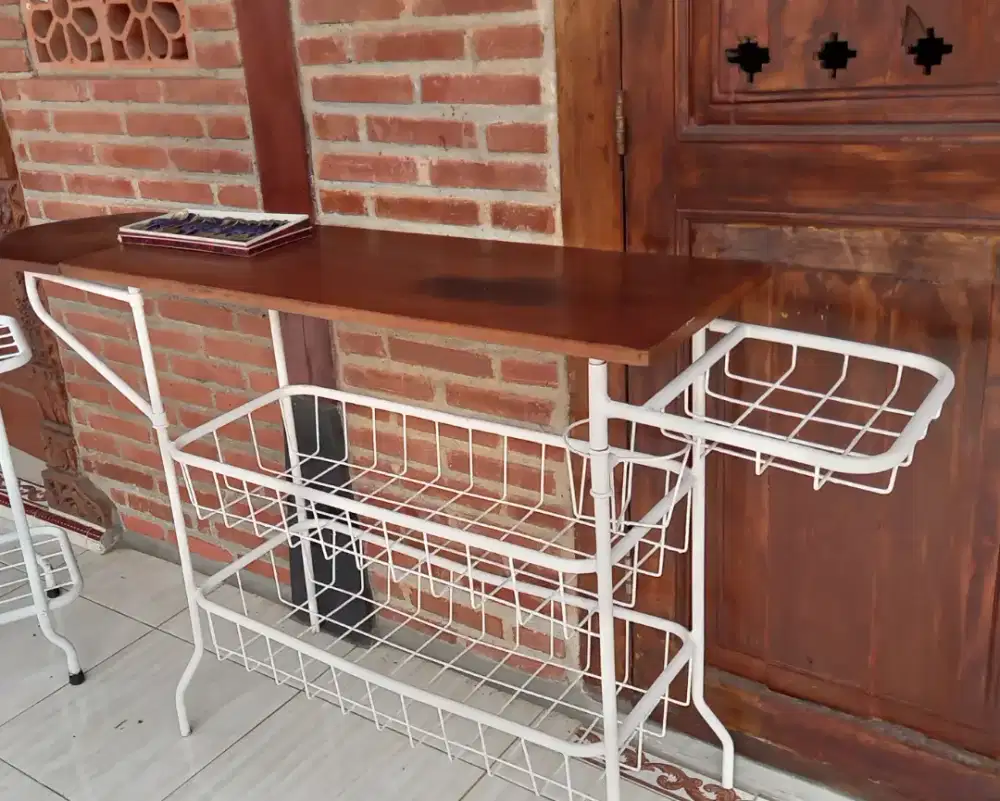 Meja Setrika Besi dan Kayu Kuno