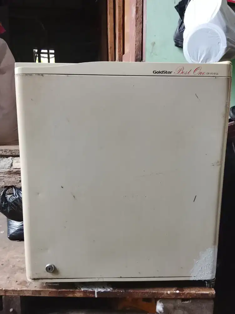 Kulkas mini fortibel merk golstar sibandel normal dingin beku ok