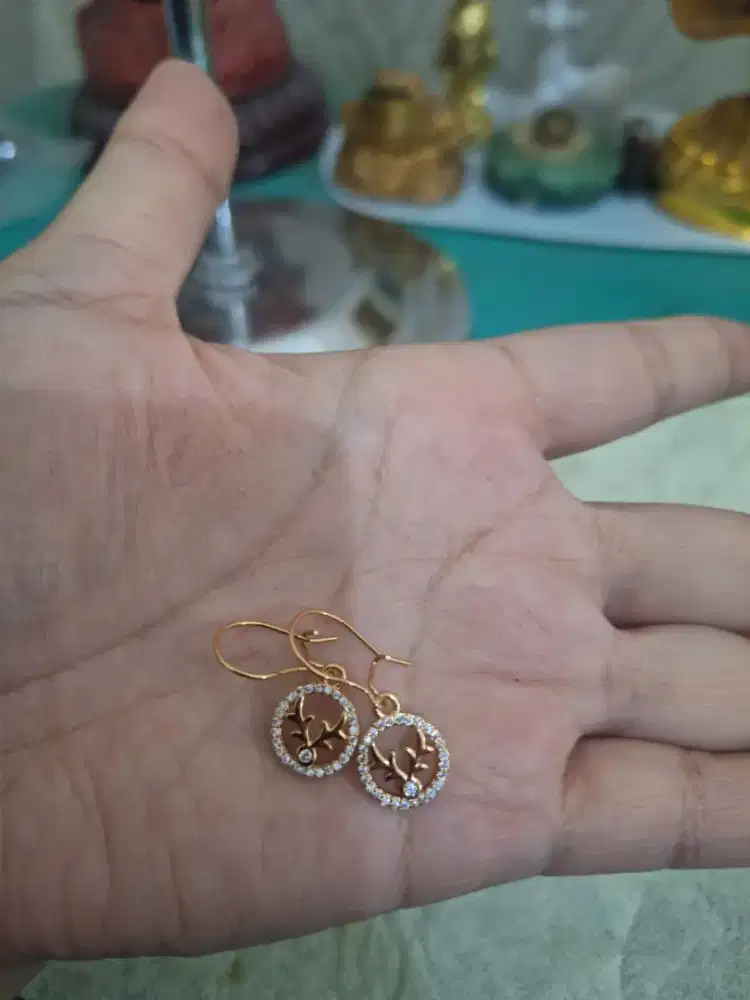 Anting branded 
Dancing antlers pendant 
Limited edition 
Barang teraw