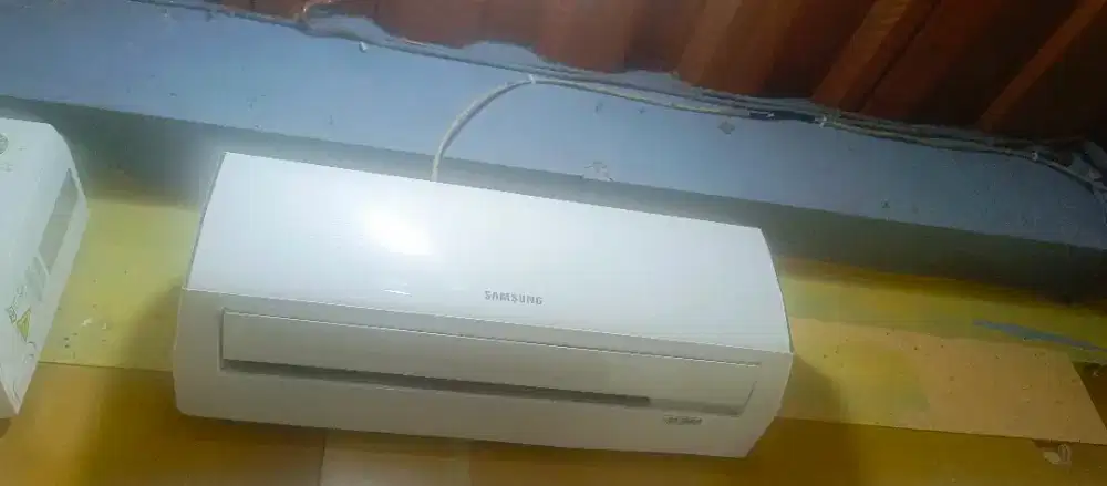 AC split merk Samsung 0.5pk dingin bagus bergaransi