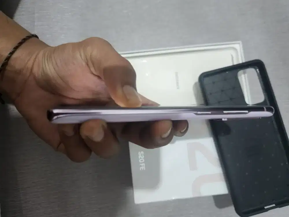 Samsung s20 fe 8/128
Fulset