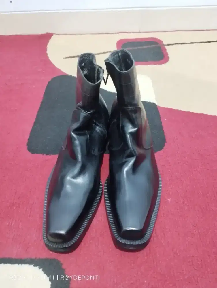 Sepatu boots leather