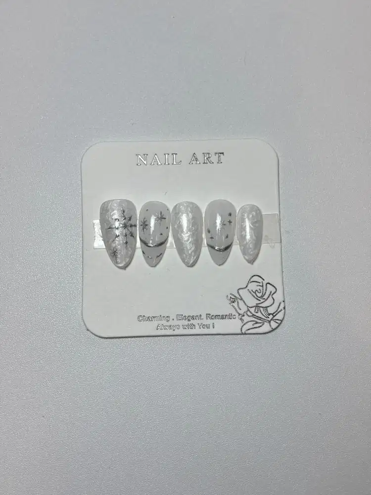 PRESS ON NAIL MODEL 15