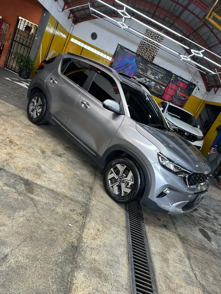 Kia Sonet Premiere Sunroof Low KM