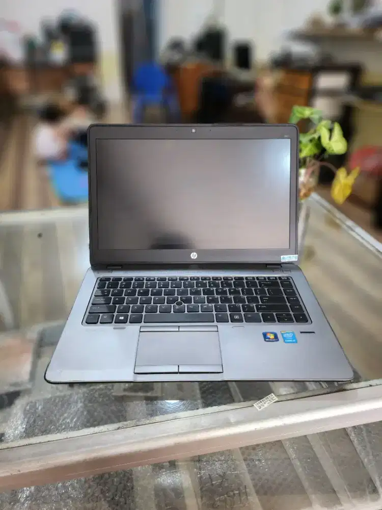 laptop hp core i7. Ram 16gb. SSD 1.2TB. super mulus 14inch