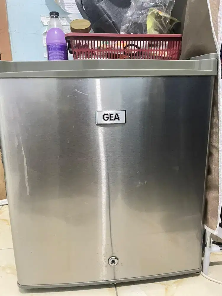 kulkas mini GEA