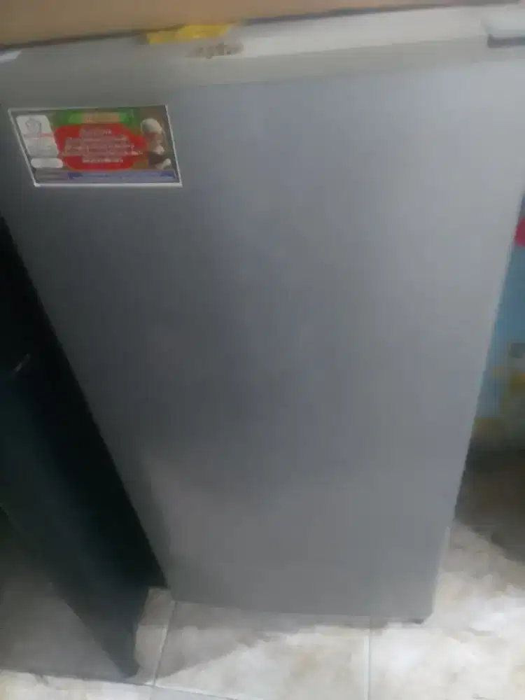 Dijual kulkas 1 pintu merk sanyo dingin normal