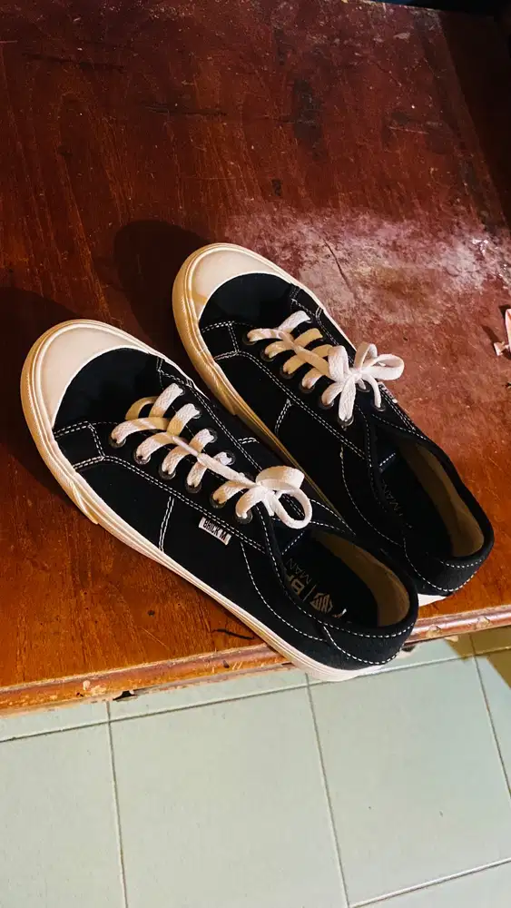 Sepatu Brick Mansion