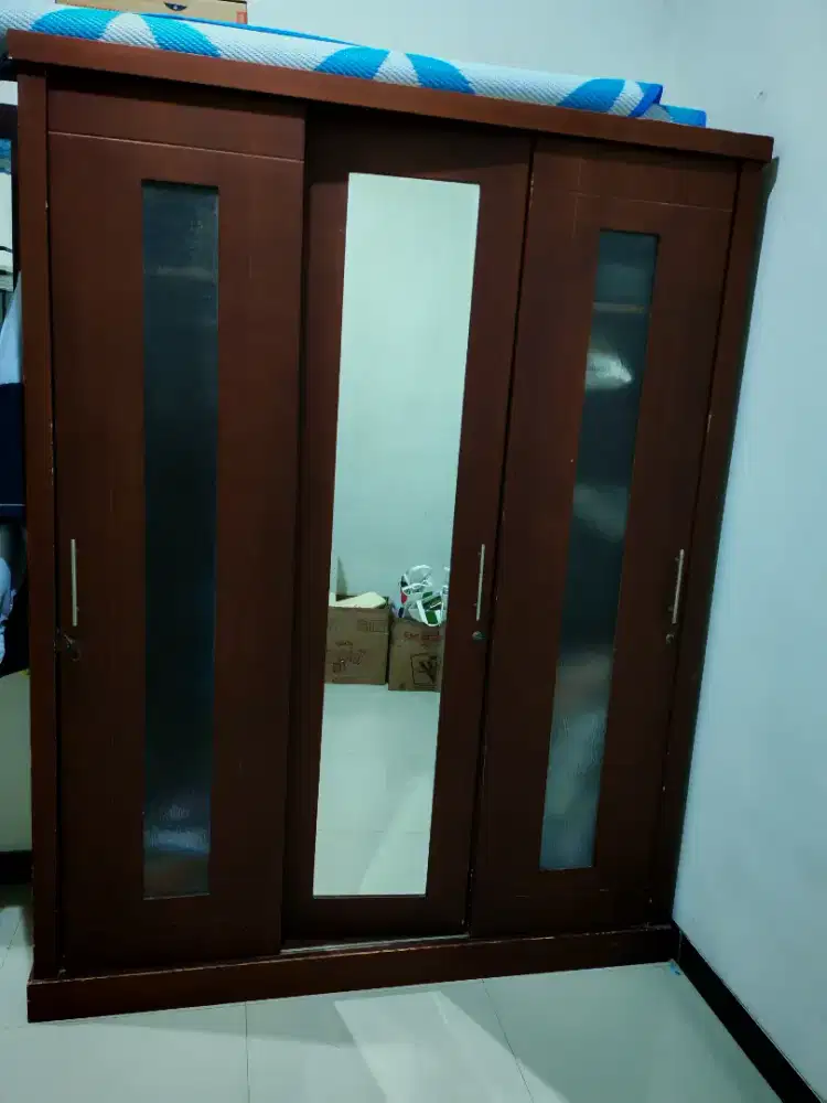 Lemari Pakaian 3 Pintu Sliding