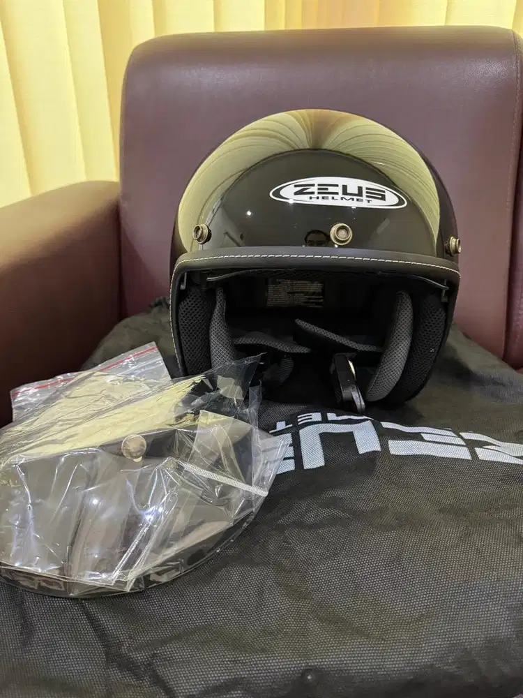 Helm baru retro Zeus ZS 388A double visor hitam glossy