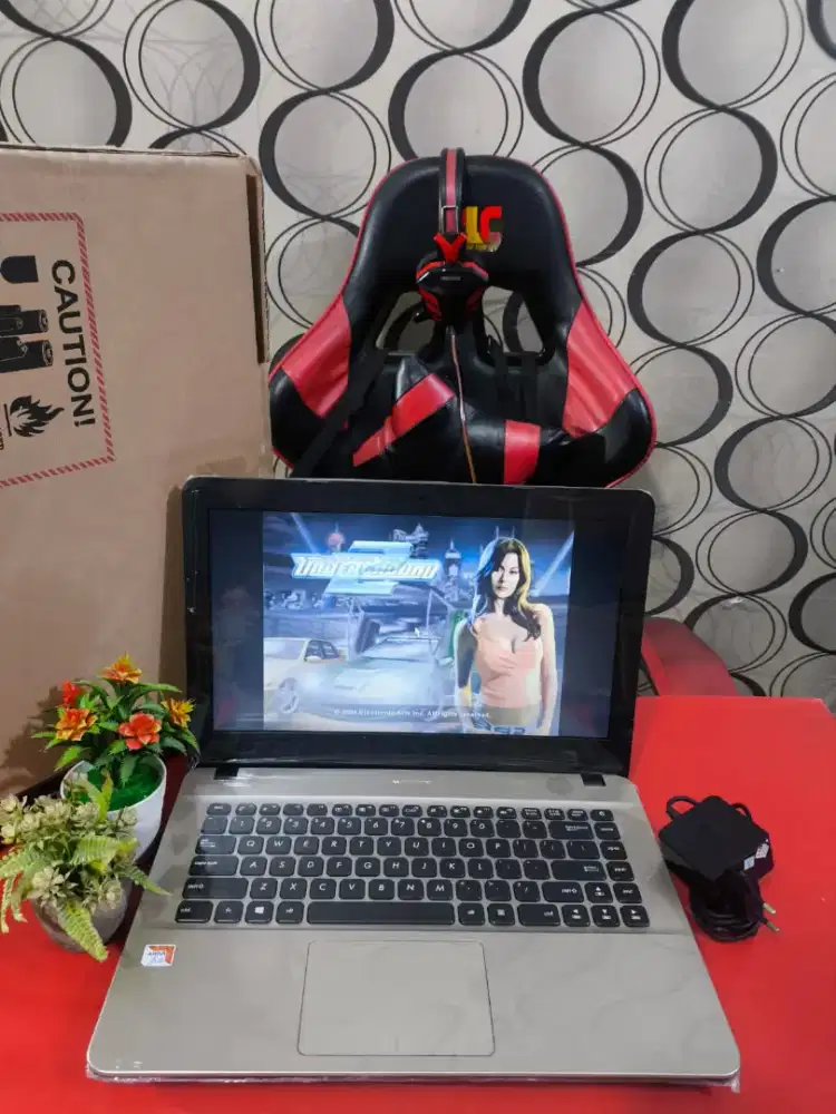 ASUS VIVOBOOK Gold X441BA-310 Mulus terawat [ SSD ]