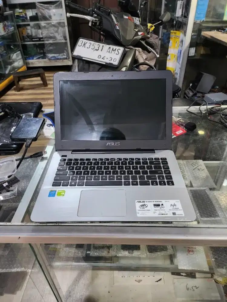 laptop asus core i3. ram 10Gb. ssd 1.2TB. nvidia support design games